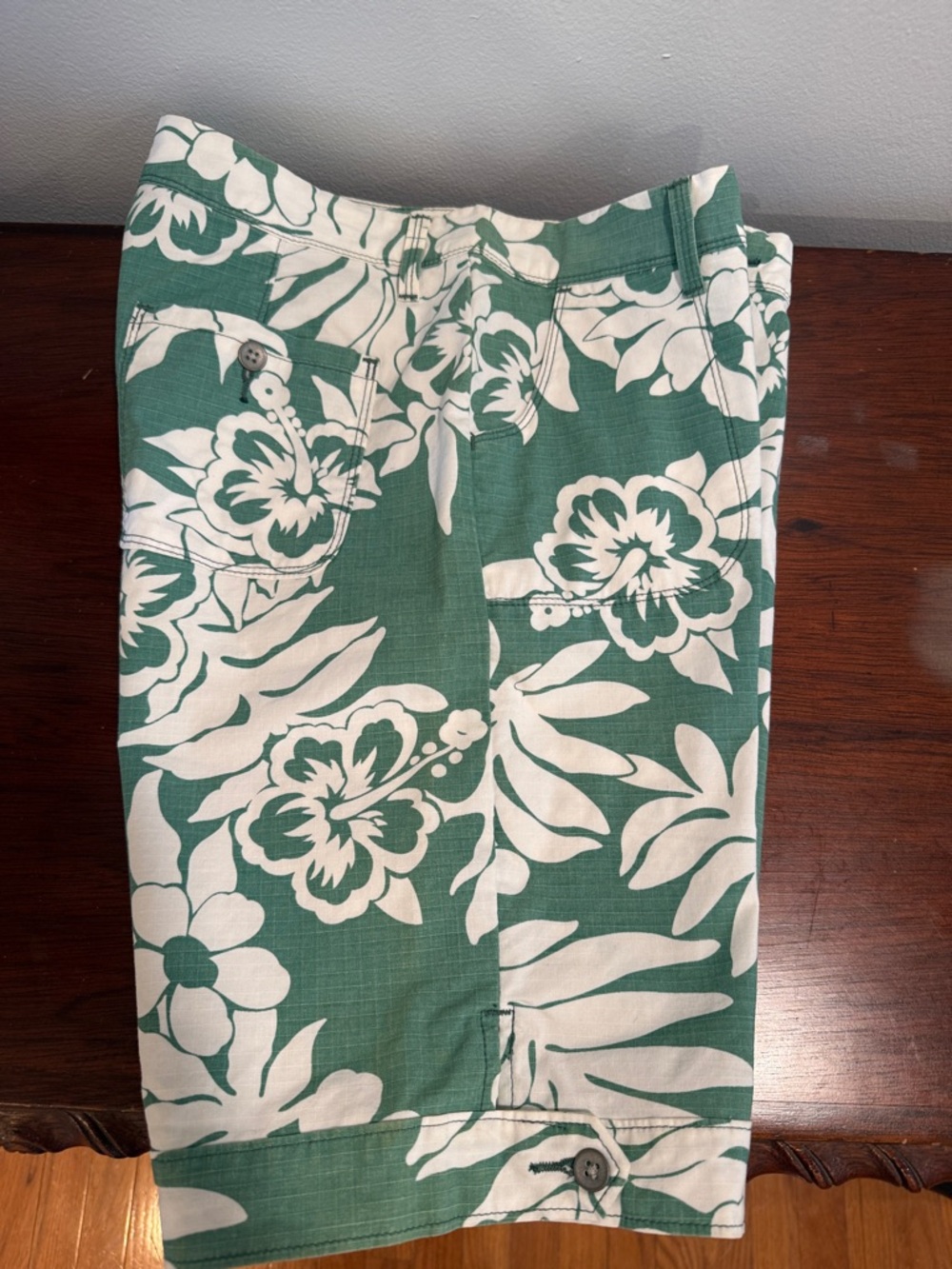 Lee Green & White Floral Shorts - Picture 4 of 5